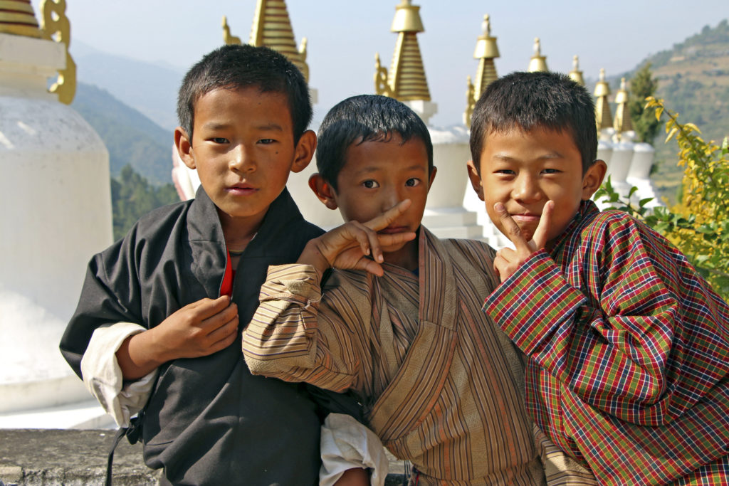 bhutanische Jungs in Trashigang in Bhutan