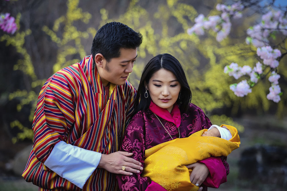junge Familie in Bhutan