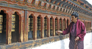 Mönch in der Stadt Thimpu in Bhutan