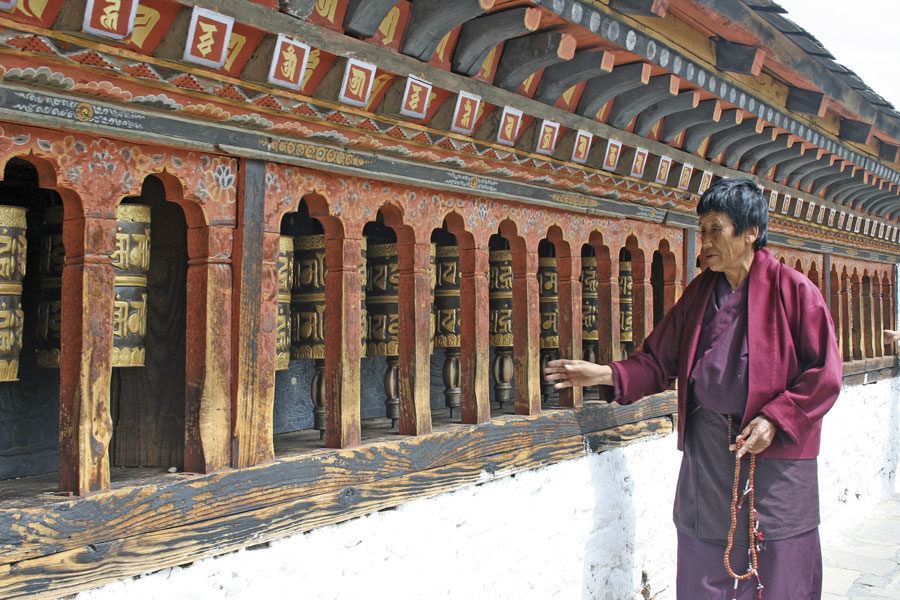 Mönch in der Stadt Thimpu in Bhutan