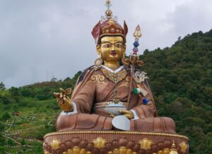 Statue von Guru Rinpoche in Tangmachhu